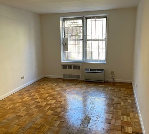 5th image of 320 W 30th St APT 2D