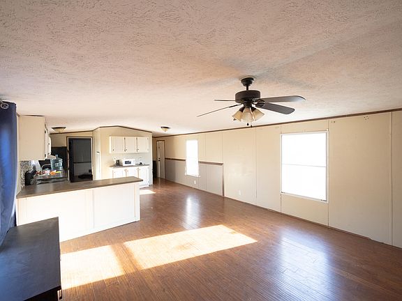 2nd image of 843 Campbell Rd