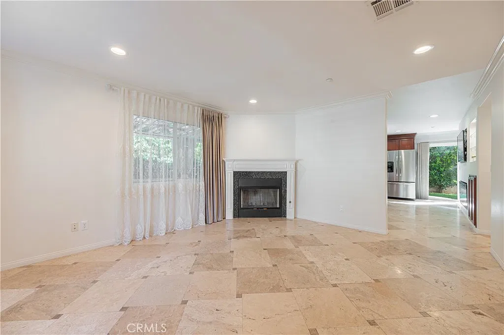 4 bed, 2169 sqft, $4,500 — Photo 4