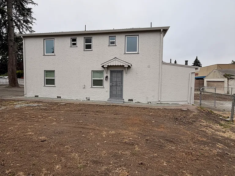 4301 Appian Way — Photo 4
