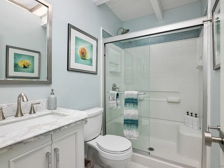 1680 N Neptune Ave — Photo 27