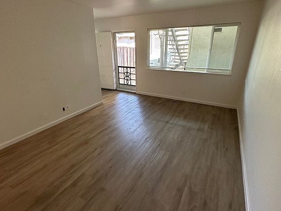 4th image of 1125 Starbird Cir