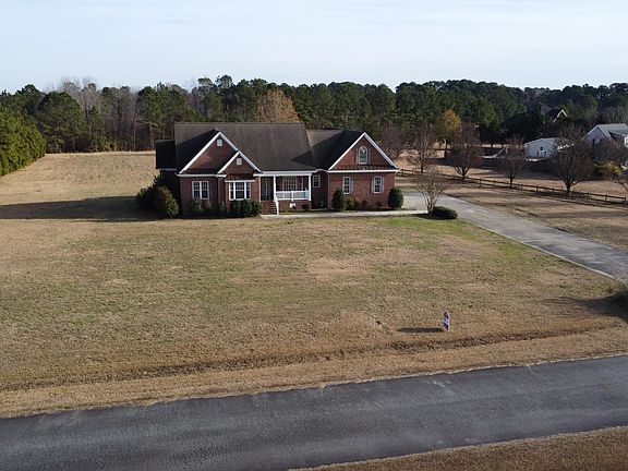 5th image of 102 Woodmere Lane