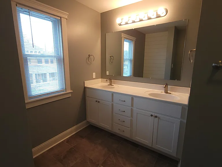 3123 Broadway St — Photo 47