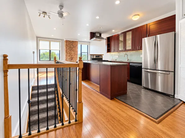 608 Vanderbilt Street image 1 of 15