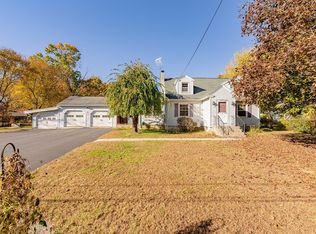 10 White St, Wilbraham, MA 01095