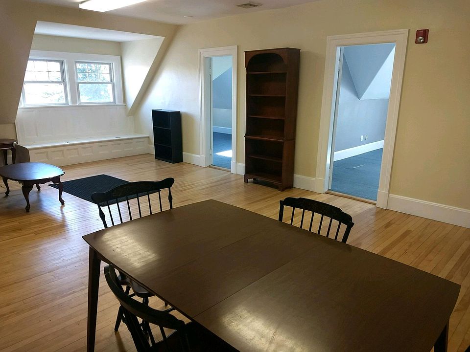 Living Room facing Entry Room and Bedroom