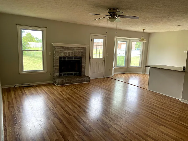 64 Hallmark Dr — Photo 10
