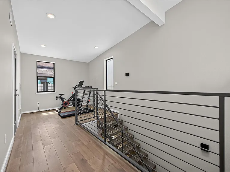 607 Memorial Heights Dr — Photo 27