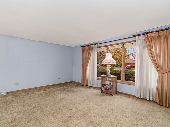 4th image of 306 E 165th St