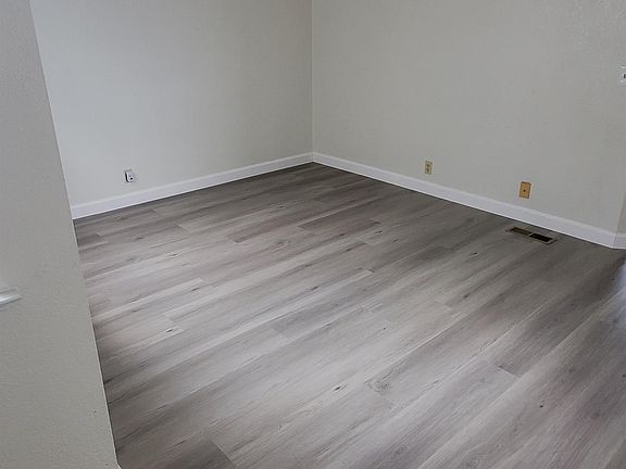 4th image of 2085 19th Ave
