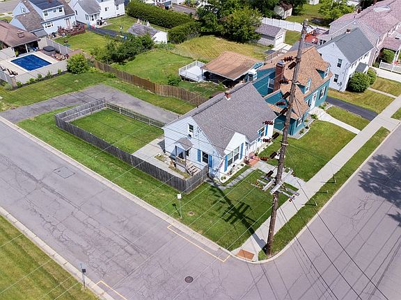 3rd image of 120 Mary St