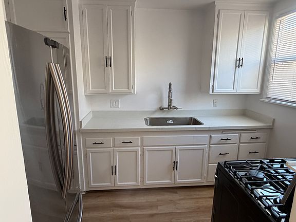 4th image of 927 Belmont Ave #937
