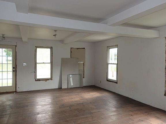 5th image of 451 E North St