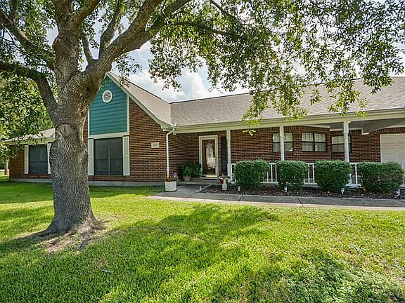 3rd image of 607 Cindyrella Dr