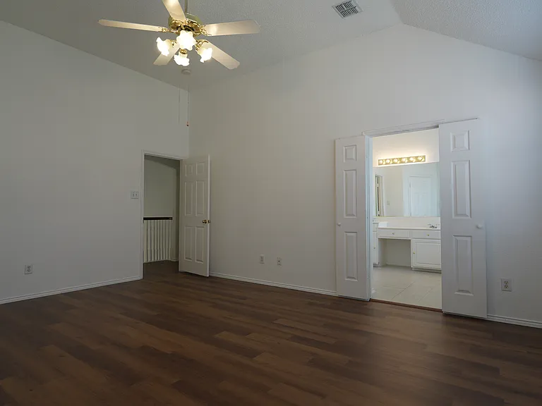 2032 Fox Glen Dr — Photo 16