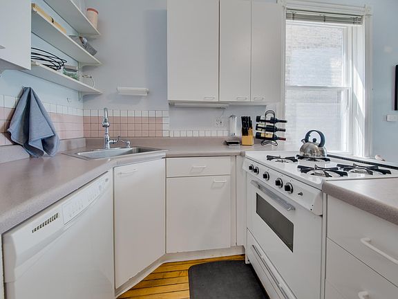 5th image of 916 N Winchester Ave #2