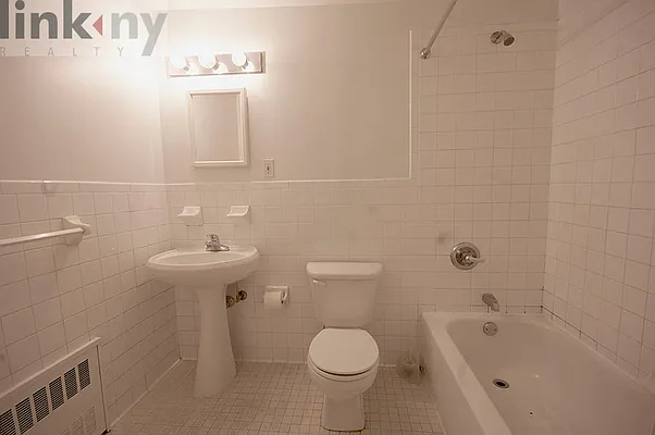 Rented by Link NY Realty | media 24