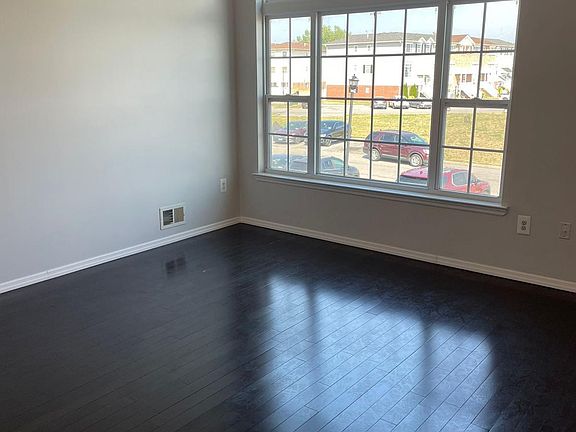 5th image of 227 Surf Dr #2