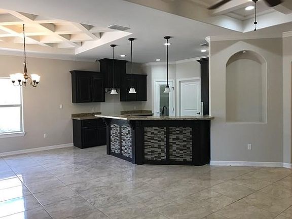 5th image of 1018 Arroyo Cir