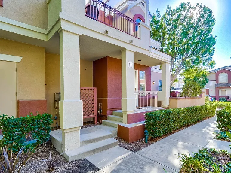 54 Santa Barbara Ct — Photo 5