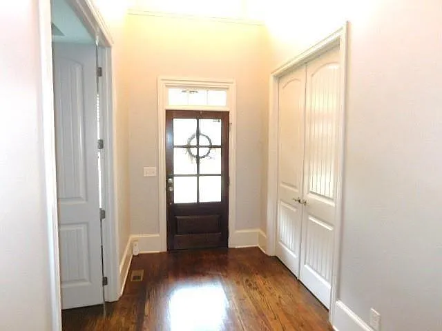 5 bed, 4.0 bath, 5117 sqft, $4,500 — Photo 4