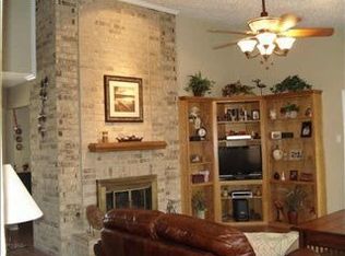 520 Claymore Dr, Euless, TX 76040