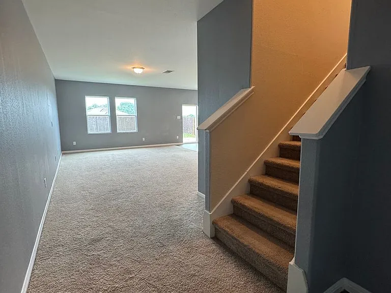 105 Rainey Dr — Photo 4