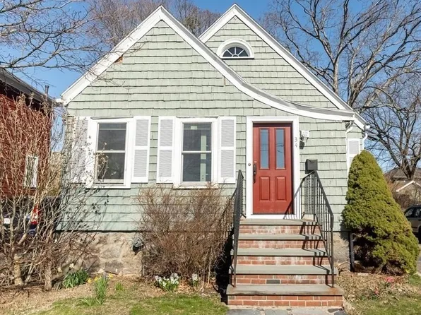 34 Keith St, West Roxbury, MA 02132