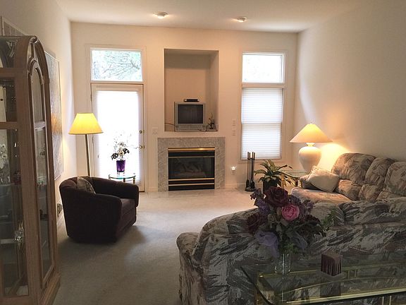 5th image of 44524 Meadowcreek Ln #8