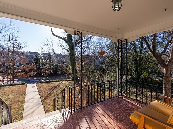 3rd image of 324 Grove Rd