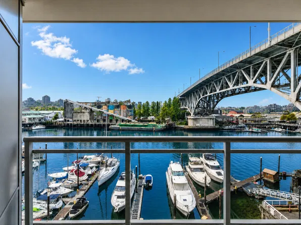 628 Kinghorne Mews #603, Vancouver, BC V6Z 3H6