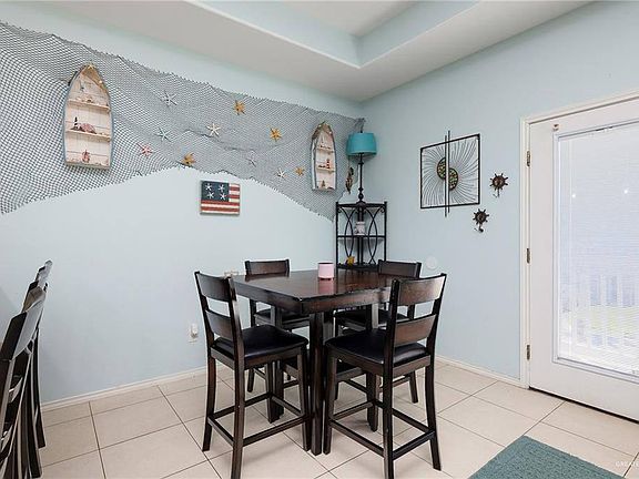 4th image of 112 E Kingfish St
