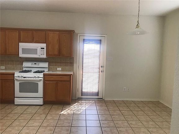 5th image of 2828 Fieldstone Dr