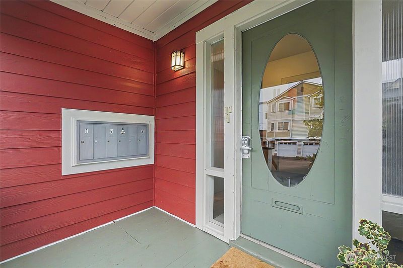 2nd image of 612 N Oakes Street