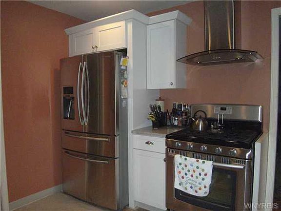 3rd image of 3215 Woodlawn Ave