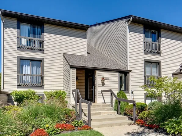 6300 Greenwood Pkwy APT 101, Sagamore Hills, OH 44067
