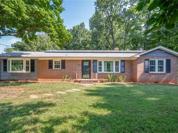 6233 Parkfield Ln, Clemmons, NC 27012