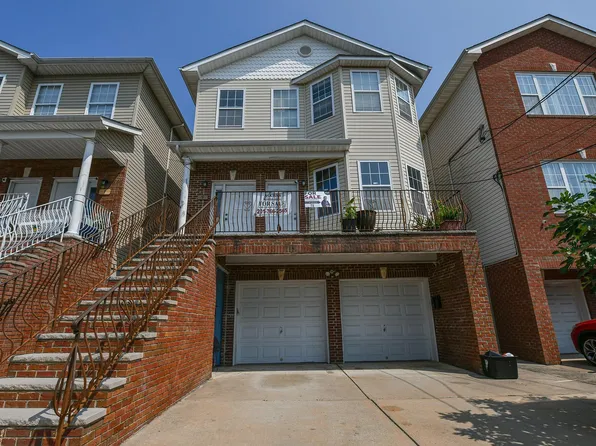 9 Oak St, Bayonne, NJ 07002