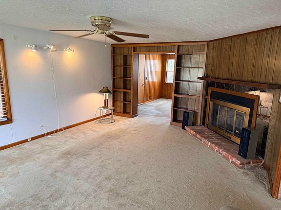 3rd image of 807 W 10th St