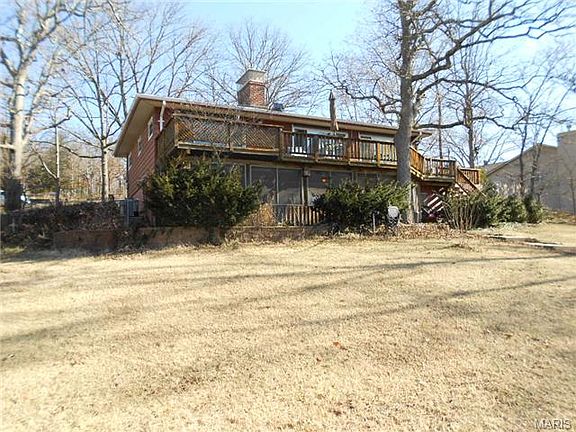 2nd image of 124 N Lake Dr