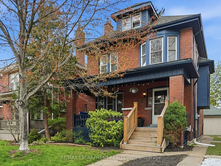 37 Connaught Ave S — Photo 3