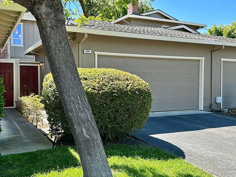 454 Poppy Pl — Photo 1