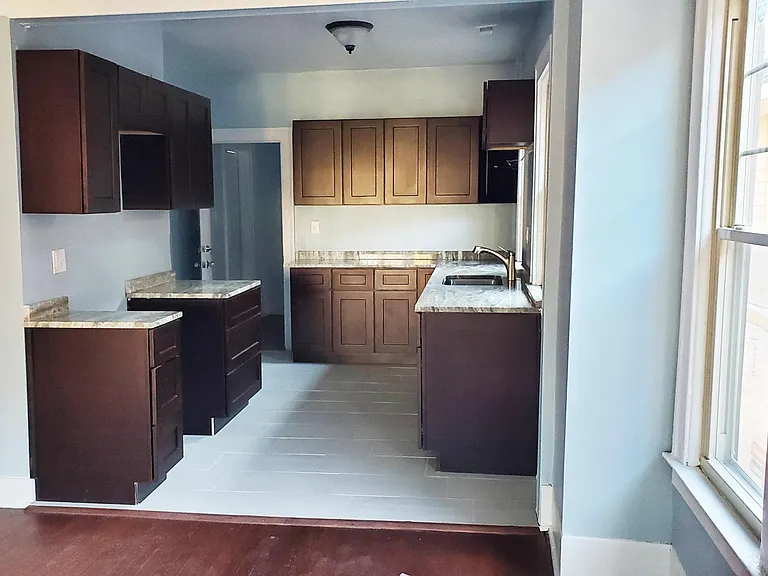 1721 Atkinson St #UPPER — Photo 3