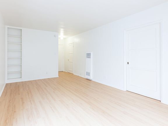 5th image of 729 Gayley Ave #303