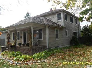 419 N Windsor Ave, Brightwaters, NY 11718