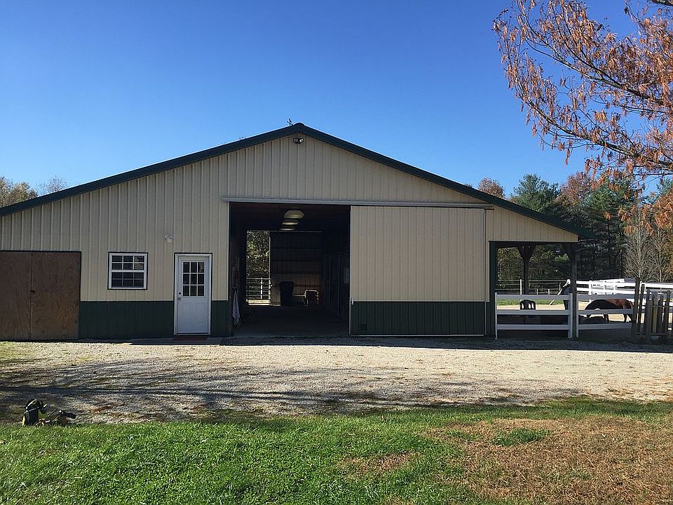 4 stalls w tack room