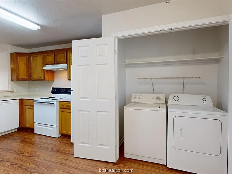 1513 Hollowhill Dr #B — Photo 10