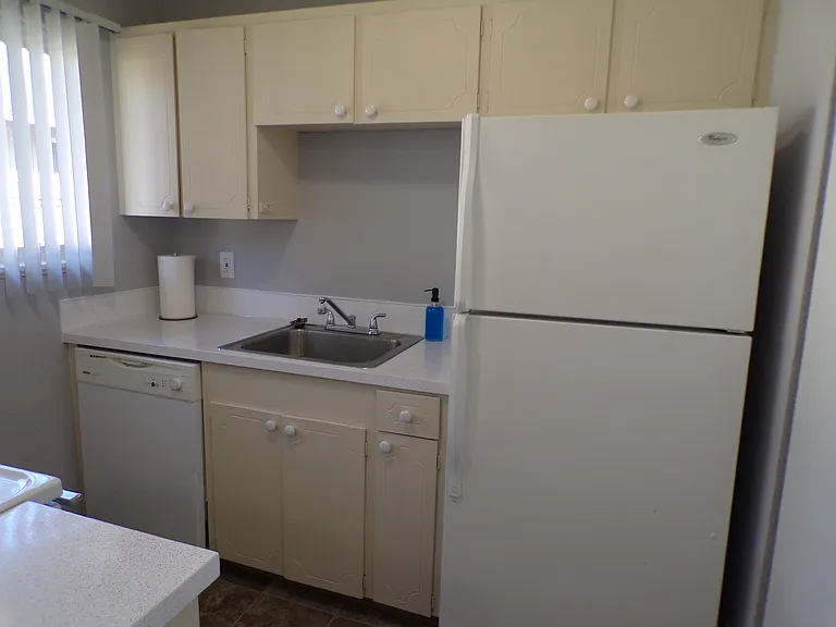 5102 SW 45th Ave #6 — Photo 9
