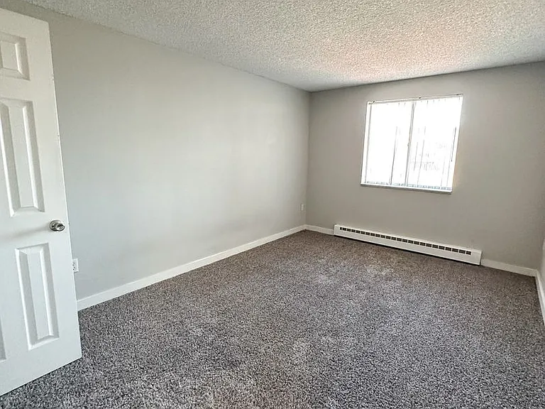 Elm Grove Apartments — Photo 9